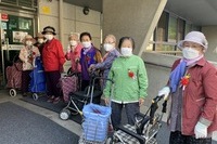 [어버이날 기념 카네이션 및 특식 전달]